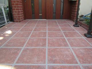 テラコッタ調のﾀｲﾙに貼り換えました。