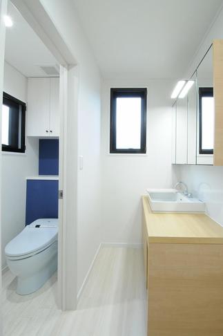 寝室奥に位置するパウダールーム