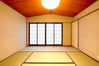 中央に位置する唯一の和室