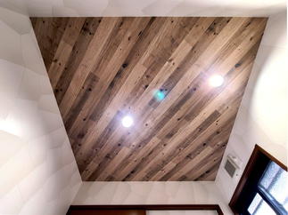 お客様こだわりの洗面化粧室の天井