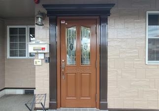 木製玄関ドアも塗装でリフレッシュ