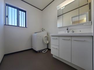 洗面所も内装・設備を一新！