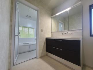 広く使いやすい洗面化粧台