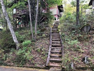 道路から建物までの進入路