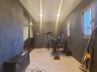 防音室にはサッシの手前にインプラス設置