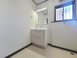 自動水栓付の洗面化粧台　L.C