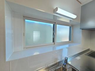 開口部には『インプラス』