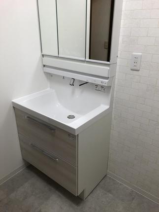 洗面化粧台エルシィに交換しました！
