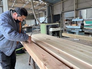 大工による手刻み