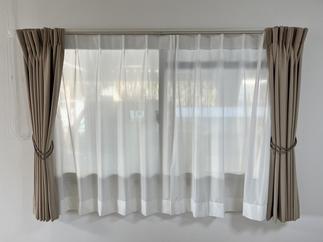 カーテンも一新しました