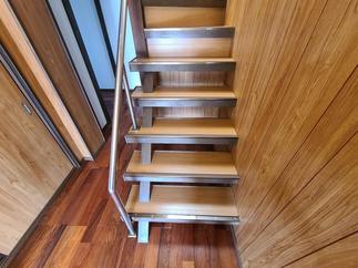 階段も綺麗に仕上がっています。