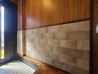 玄関のエコカラット『つちのは　かれいろ』