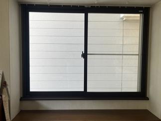 内窓は出窓にも付けられます