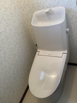 2階トイレ　アメージュシャワートイレ手洗い付