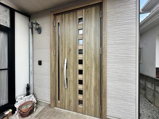 カバー工法の玄関『リシェント』