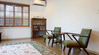 アンティーク家具に囲まれた空間