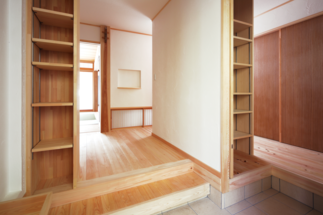 収納たっぷりな玄関