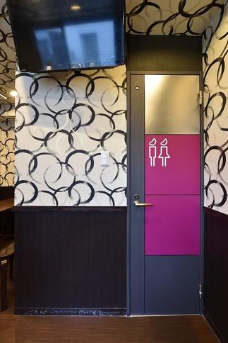 入口のピクトグラムは餃子