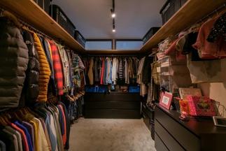 寝室のウォークインクローゼット