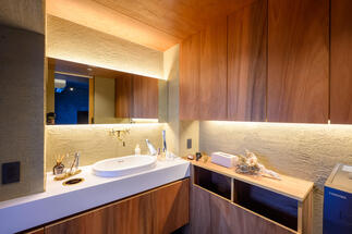 上質で落ち着いた、ホテルライクな洗面空間