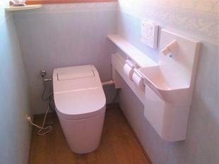 タンクレスのトイレで見た目もスッキリ＆楽ちんお掃除！