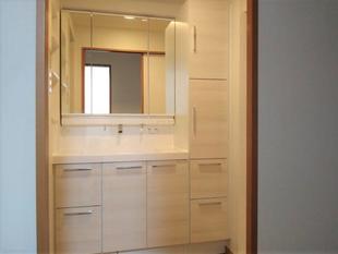 収納たっぷりの洗面台で、いつでもすっきり！