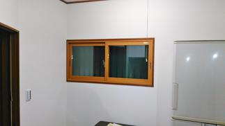 窓にはすべてインプラスを設置しました。