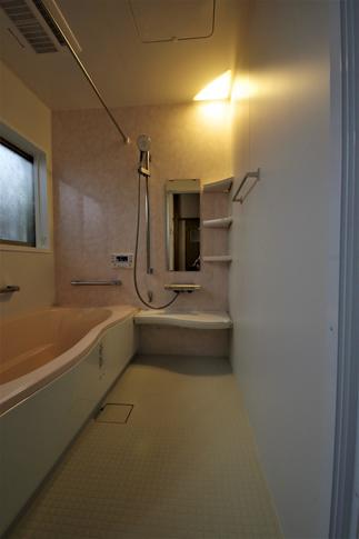 足を伸ばしてゆったりと