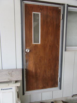 勝手口ドア　BEFORE