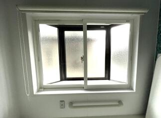 浴室　引違い窓