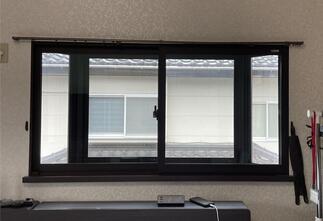 寝室　引違い窓①