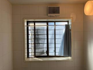 浴室窓（工事前）
