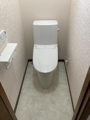 水漏れしてトイレリフォーム。明るくなりました！
