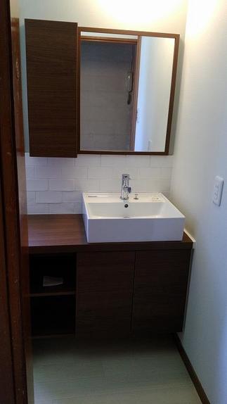 洗面化粧台　AFTER　オシャレなベッセルボールの洗面化粧台　