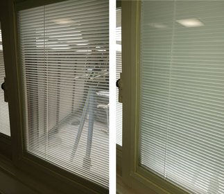 ブラインドイン複層ガラスの浴室窓