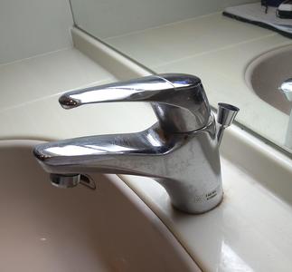 洗面水栓金具　BEFORE