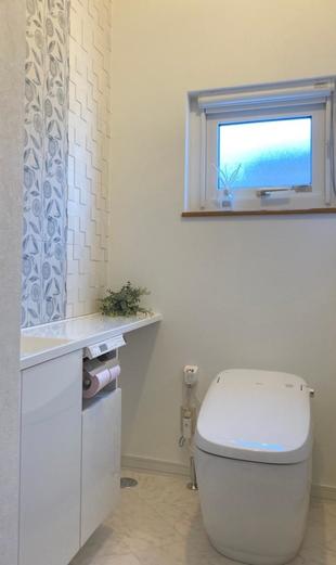 清潔感あふれるスタイリッシュなトイレ