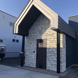 ガラス張りの玄関風除室をおしゃれにリフォーム