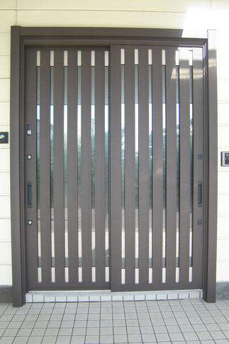 カバー工法で１日で玄関引戸を交換（玄関アフター　施工後）