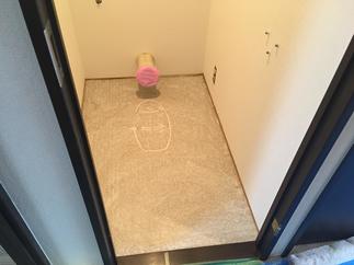 クッションフロア貼りの為の糊付け