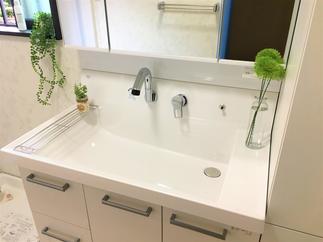 明るく爽やかな洗面空間が生まれました