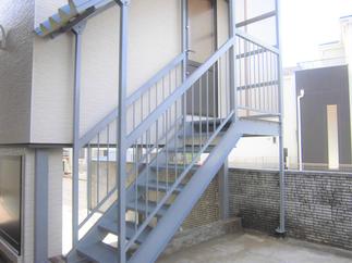 ２階へのアプローチ階段