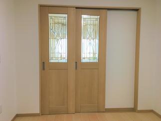 ステンドグラスが素敵なドア