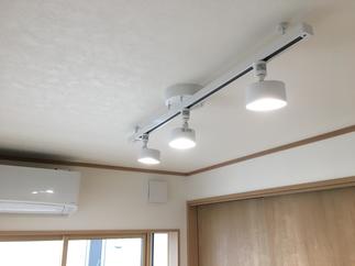 スポットライトで光の演出を