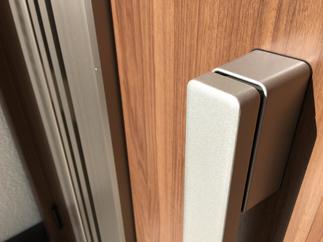 お好みのスタイルに合わせて選べるドアハンドル