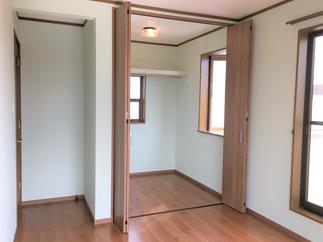 ２階洋室とウォークインクローゼット