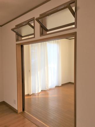 欄間を開閉式に