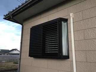 羽根の角度調整で、日差しを上手にコントロールできる