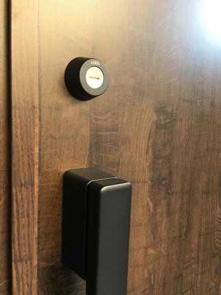 趣のあるドア色『アンティークオーク』