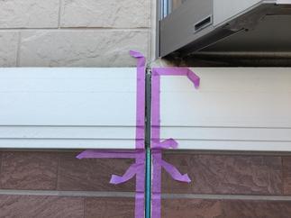 帯板部分のコーキング打ち直し中